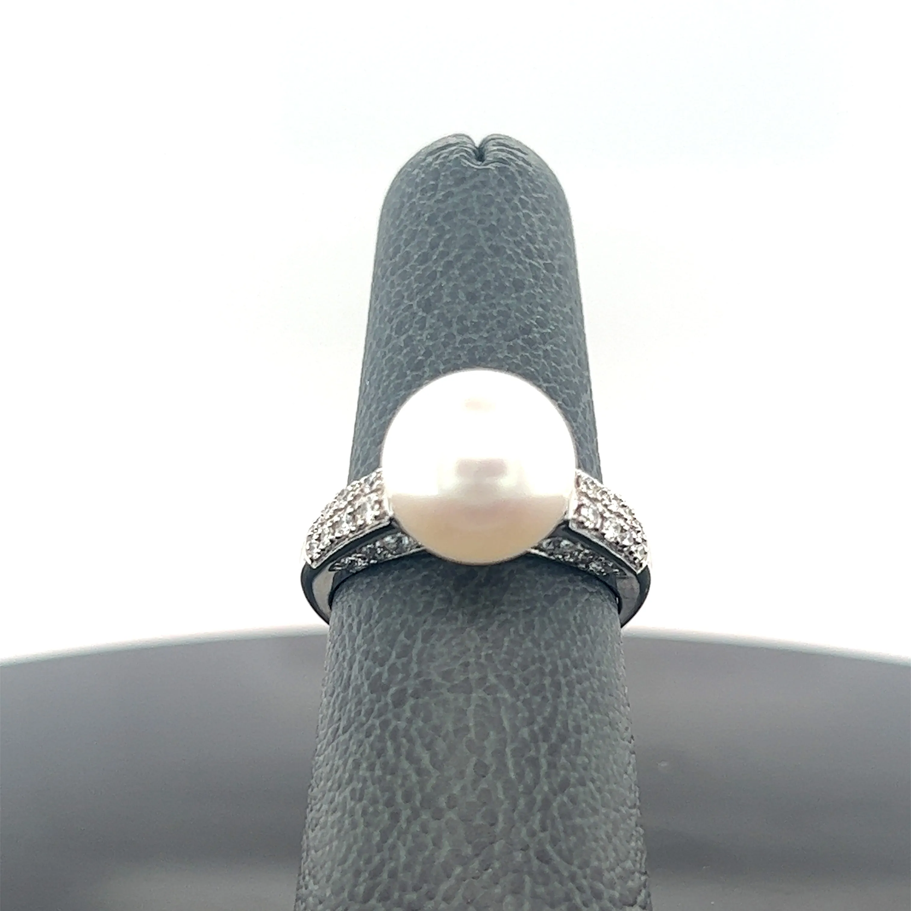 18k White Gold Cultured Pearl and Diamond Statement Ring