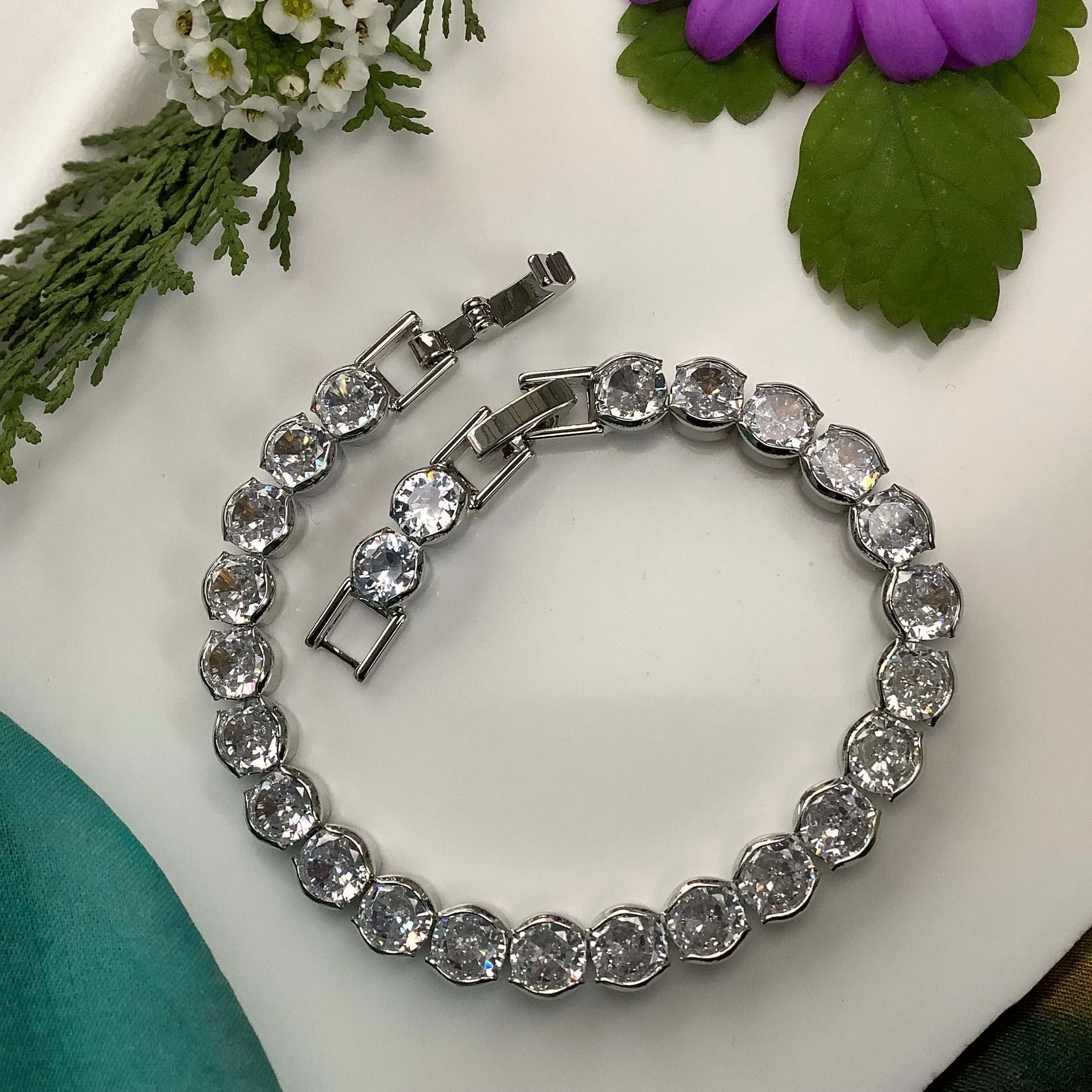 Salvanity K-POP Fashion Jewellery Silver Solitaires Bracelet