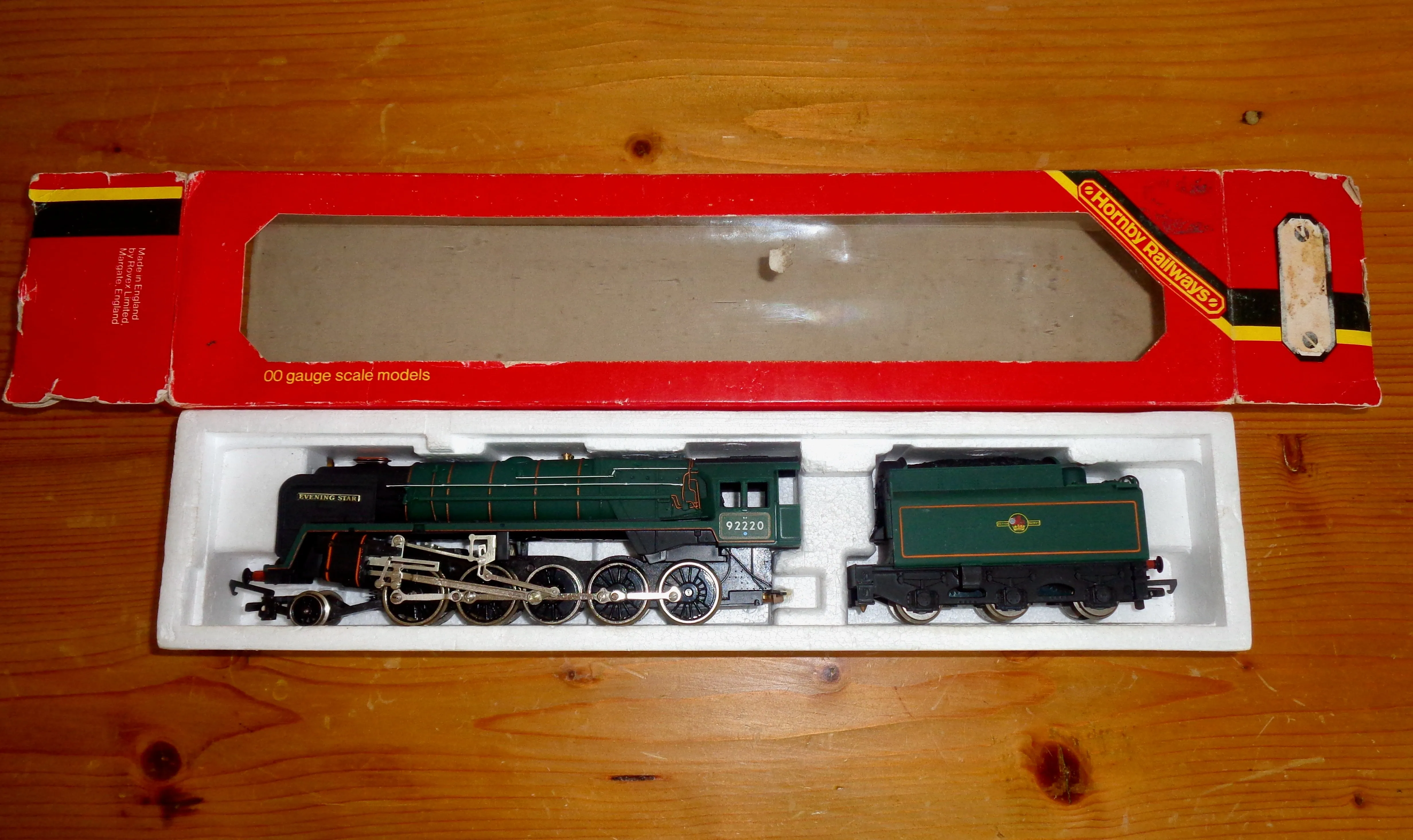 Vintage OO-Gauge Hornby 92220 Evening Star BR 2-10-0 Steam Locomotive With Tender