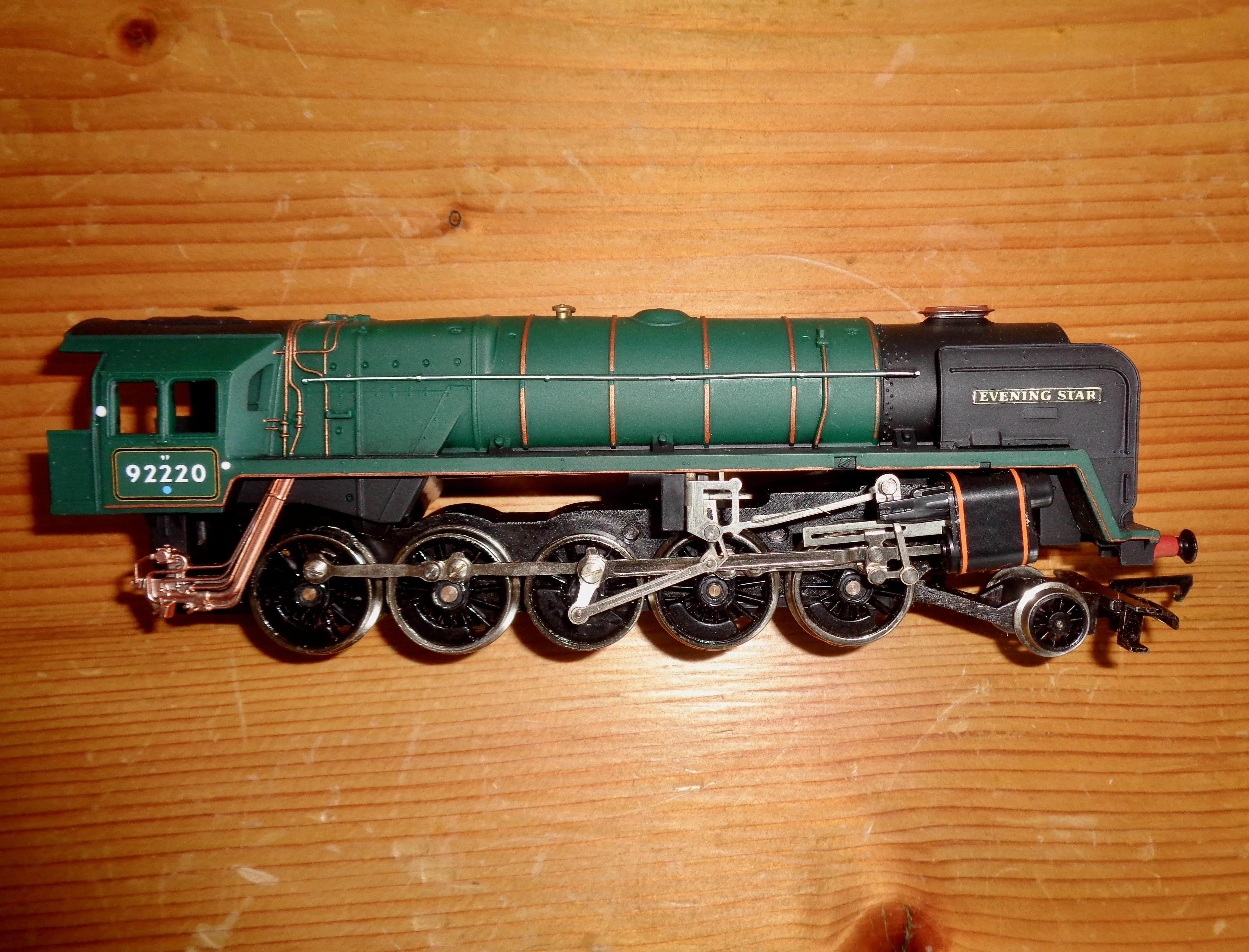 Vintage OO-Gauge Hornby 92220 Evening Star BR 2-10-0 Steam Locomotive With Tender