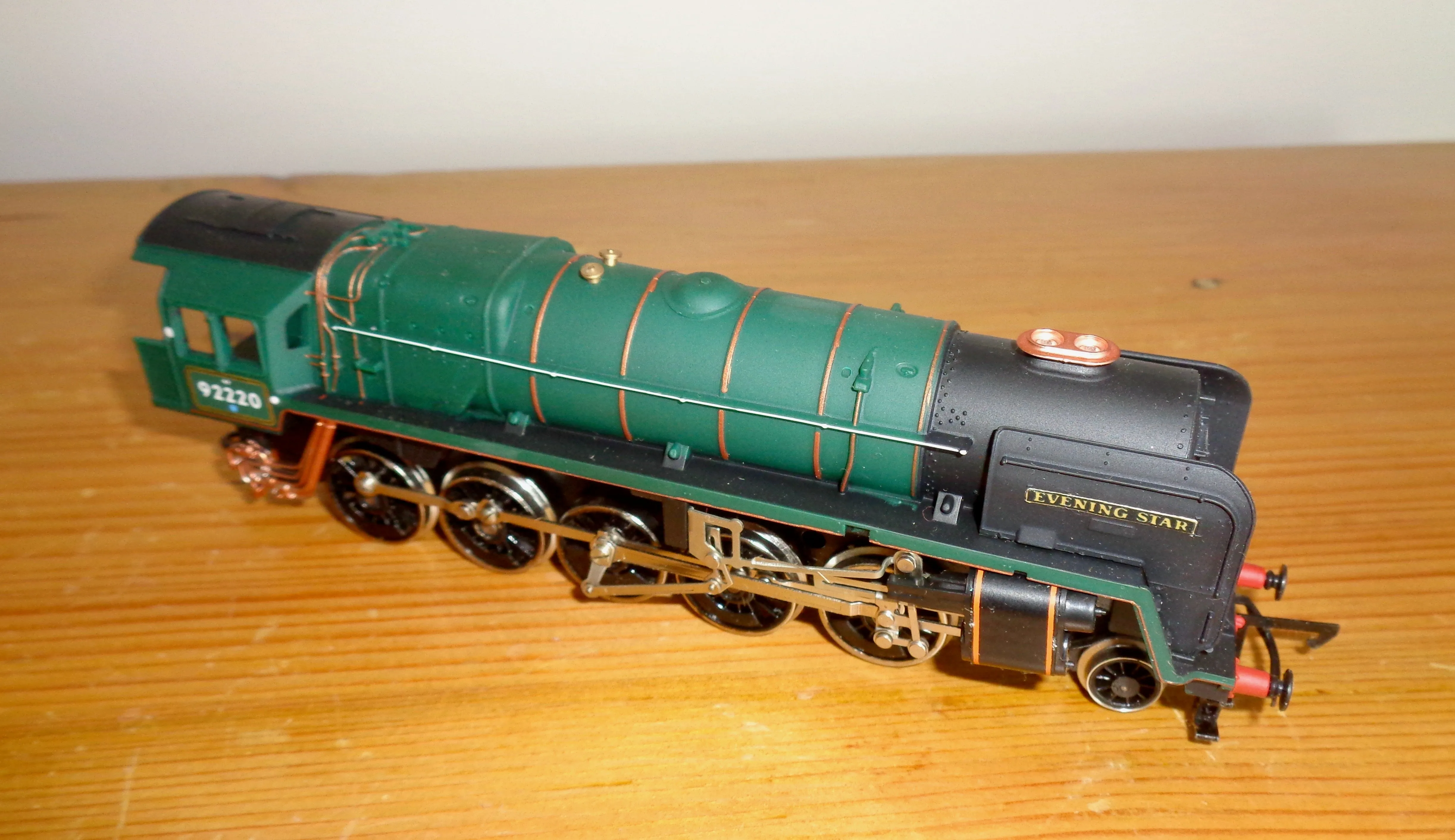 Vintage OO-Gauge Hornby 92220 Evening Star BR 2-10-0 Steam Locomotive With Tender